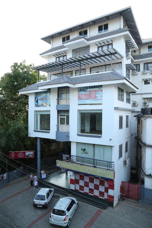Perintalmanna Hazmi Inn מראה חיצוני תמונה