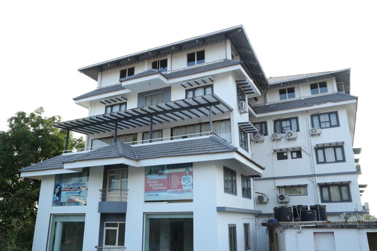 Perintalmanna Hazmi Inn מראה חיצוני תמונה
